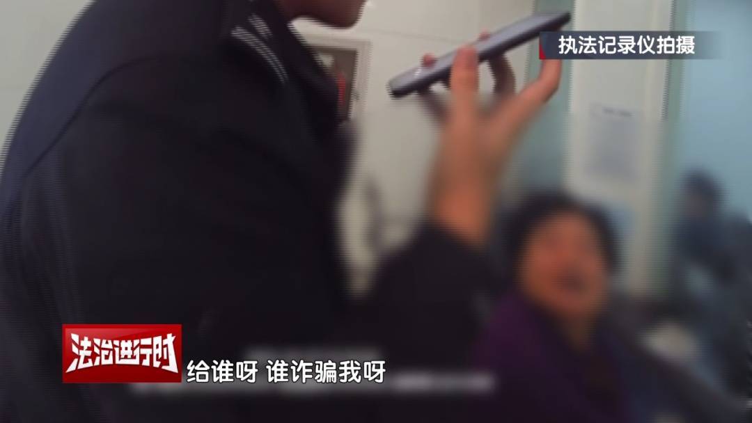 足球平台招代理
_大妈对北京警察说：枪毙我都不怕足球平台招代理
！北京警察：我们是来救你的！