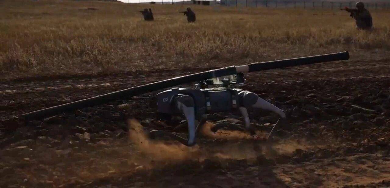 首尔叁星迅雷 vs 安阳正官庄 RB
_大场面！机器狗、无人机开路首尔叁星迅雷 vs 安阳正官庄 RB
，实兵对抗演练画面公布