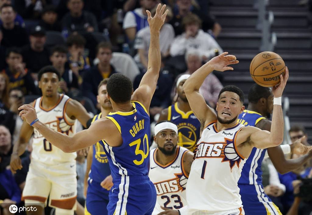 皇冠信用网足球代理
_库里28+4巴特勒背伤退赛 布克38分勇士射落太阳