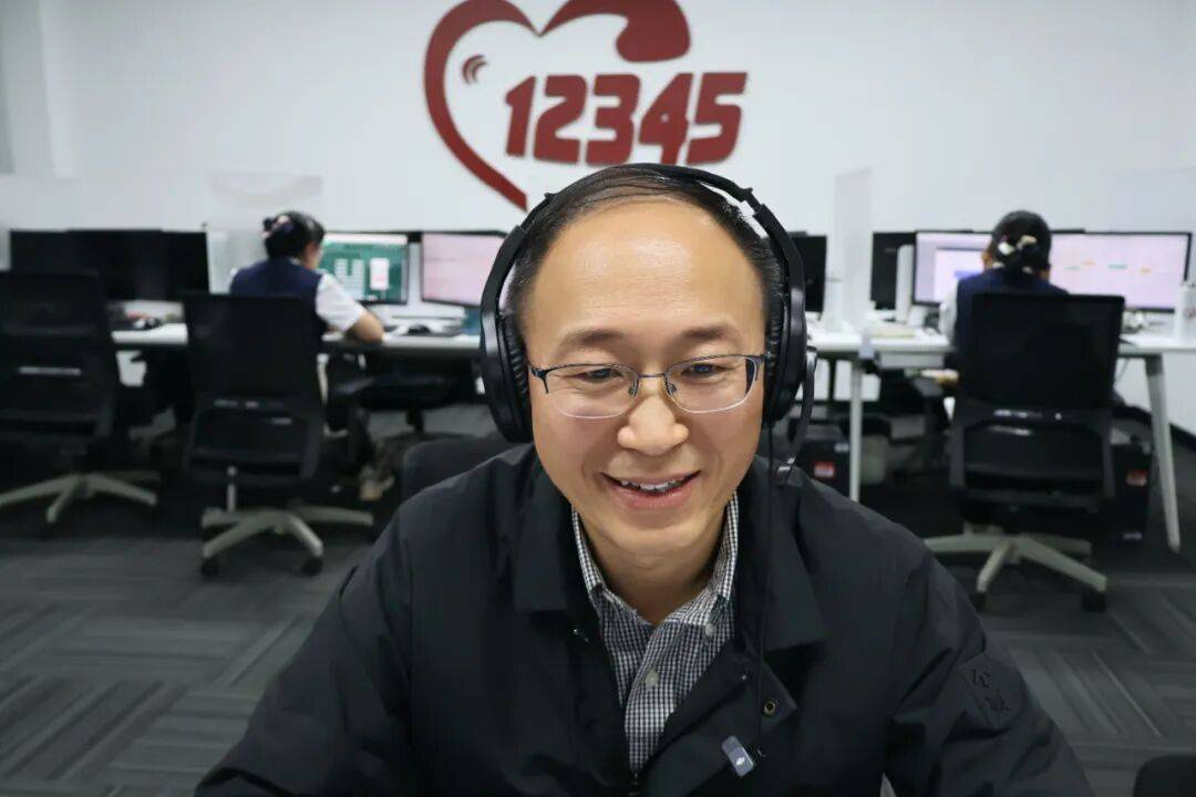 皇冠信用盘会员开户
_沈阳市教育局党组书记、局长关金赴市12345热线开展“领导干部政务热线接听日”工作