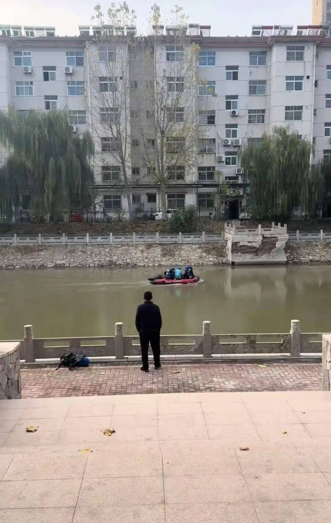 皇冠信用代理出租
_山东德州一男一女夜晚坠河皇冠信用代理出租
，男子已被打捞上岸，女子仍在搜救中