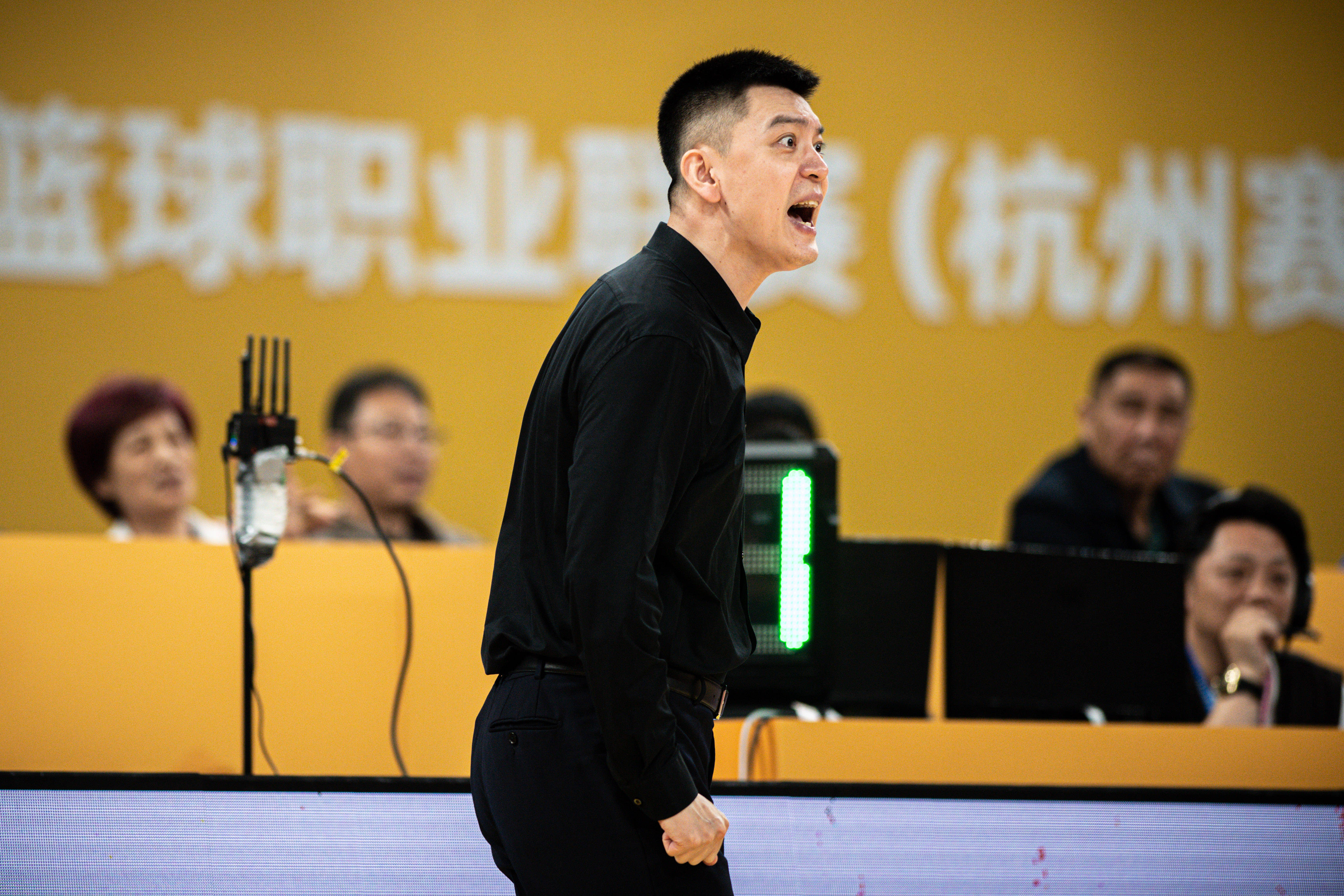 皇冠信用网会员开户申请
_杨鸣：皇冠信用网会员开户申请
你用欧洲裁判就全用欧洲的 3个裁判3个尺度