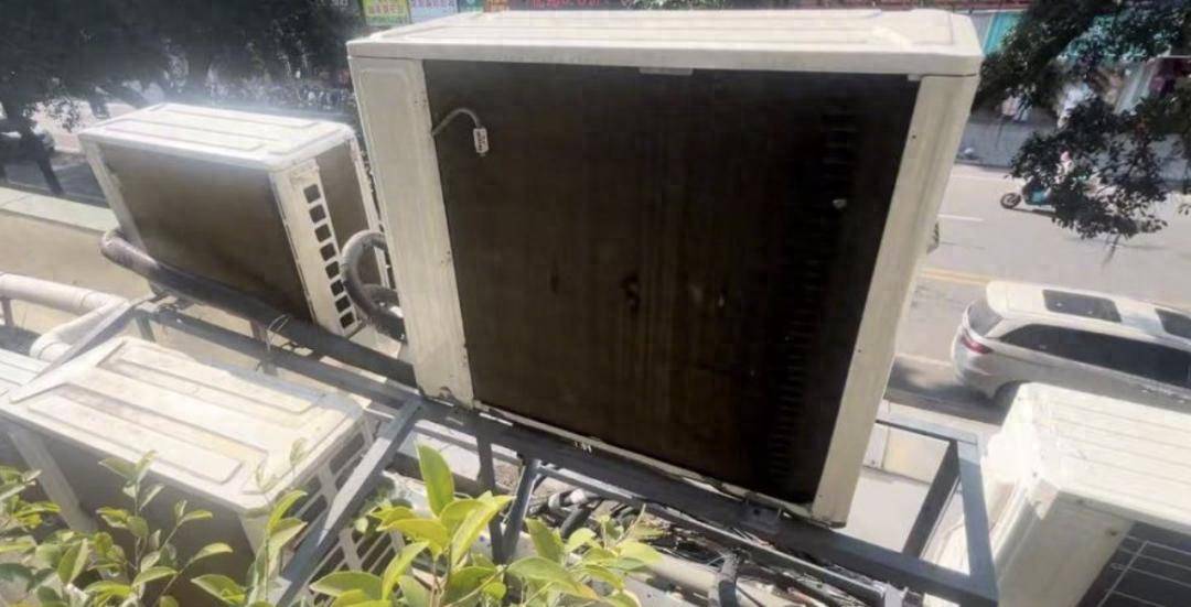 皇冠信用庄家
_广东一女子家里太热皇冠信用庄家
，发现阳台外被挂了12台空调外机