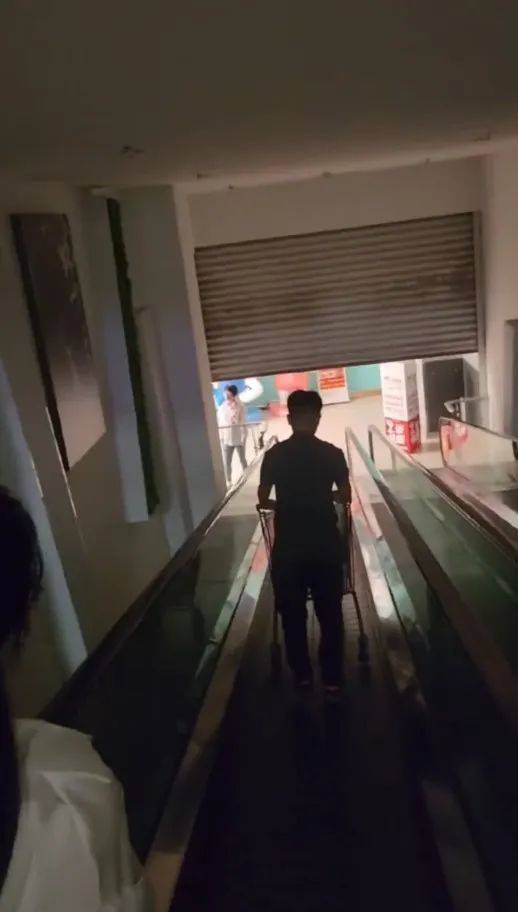 皇冠信用网代理流程
_江苏苏州一大润发店员着急下班皇冠信用网代理流程
，强制关闭载客中电梯！经理致歉：已警告处罚