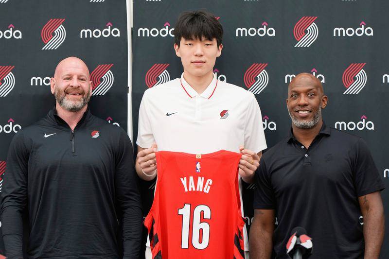 WNBA女子篮球
_首发+首分WNBA女子篮球
！杨瀚森首秀从容不迫用助攻惊艳全场