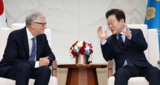 皇冠信用网正网
_“时隔三年再次访韩” 韩媒：李在明会见比尔·盖茨
