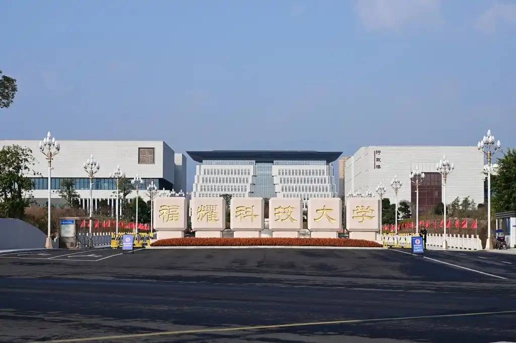 皇冠信用網在线开户
_福耀玻璃:曹德旺辞去董事长职务皇冠信用網在线开户
,选举曹晖为新董事长