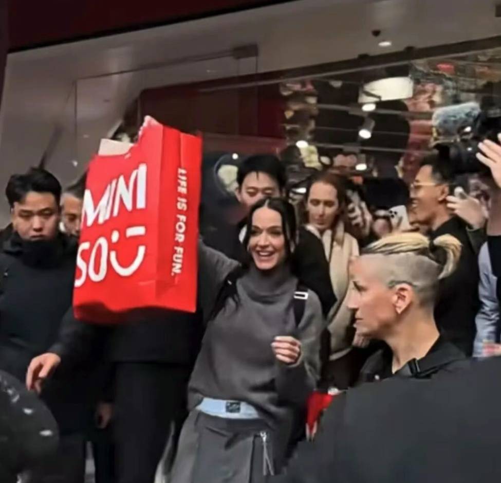 体育皇冠信用网
_知名女歌手在上海迪士尼被偶遇体育皇冠信用网
，见证求婚！“一时不知道谁更幸福”