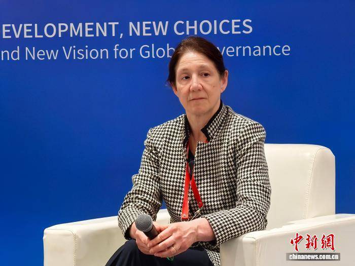 怎么开皇冠信用網会员
_希拉里:中国在太阳能和电动车等领域的优异成绩令人深刻