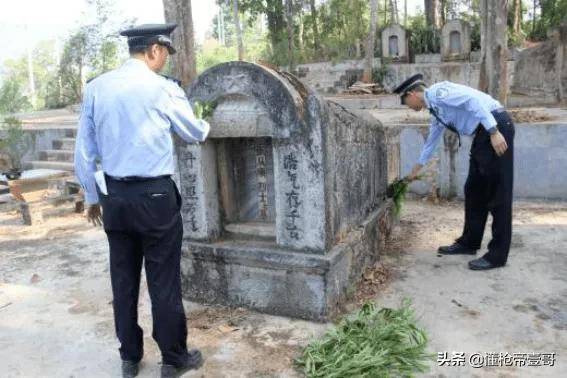 皇冠足球平台代理申请
_中国警察向昆明劫匪下跪皇冠足球平台代理申请
,这一跪,跪出多少人的眼泪