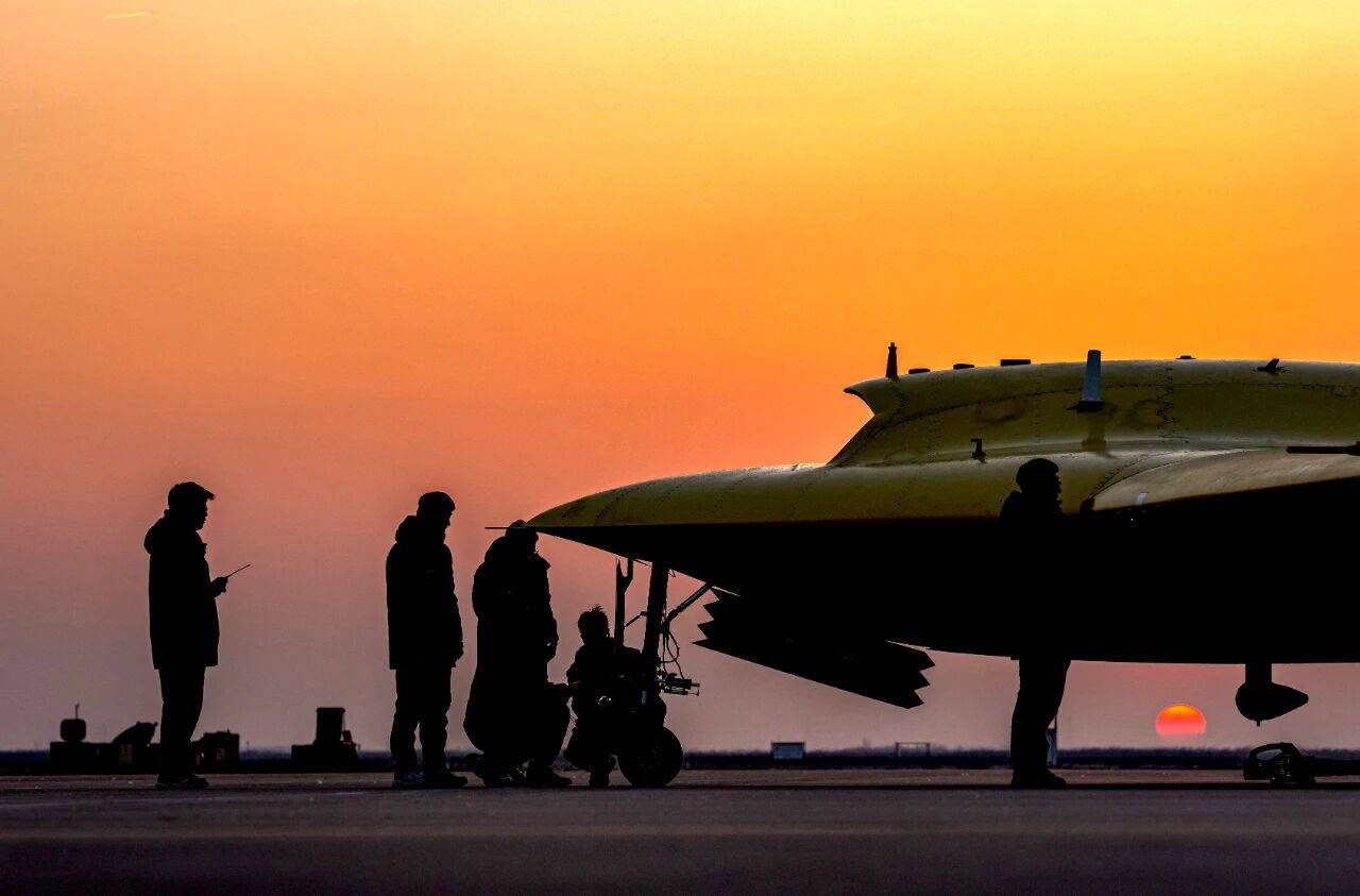 皇冠信用網出租足球
_重大突破皇冠信用網出租足球
!彩虹-7高空高速隐身无人机成功首飞