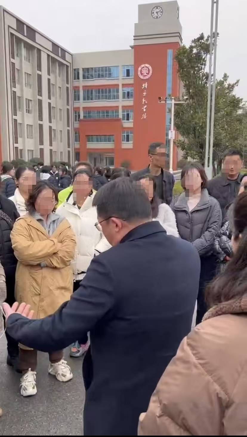 韦斯卡vs马拉加
_影子调查|一起家校矛盾韦斯卡vs马拉加
,冲突到“裂开”