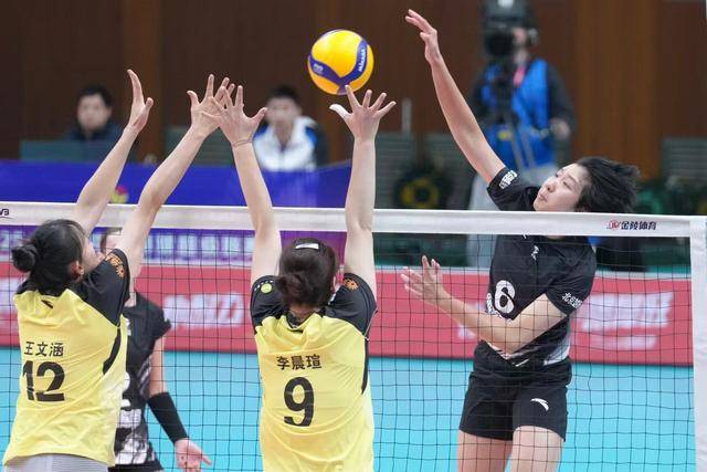 什么是奇幻赛事什么是奇幻赛事？？_完成“让二追三”好戏 北京女排力克山东队 董禹含独揽28分