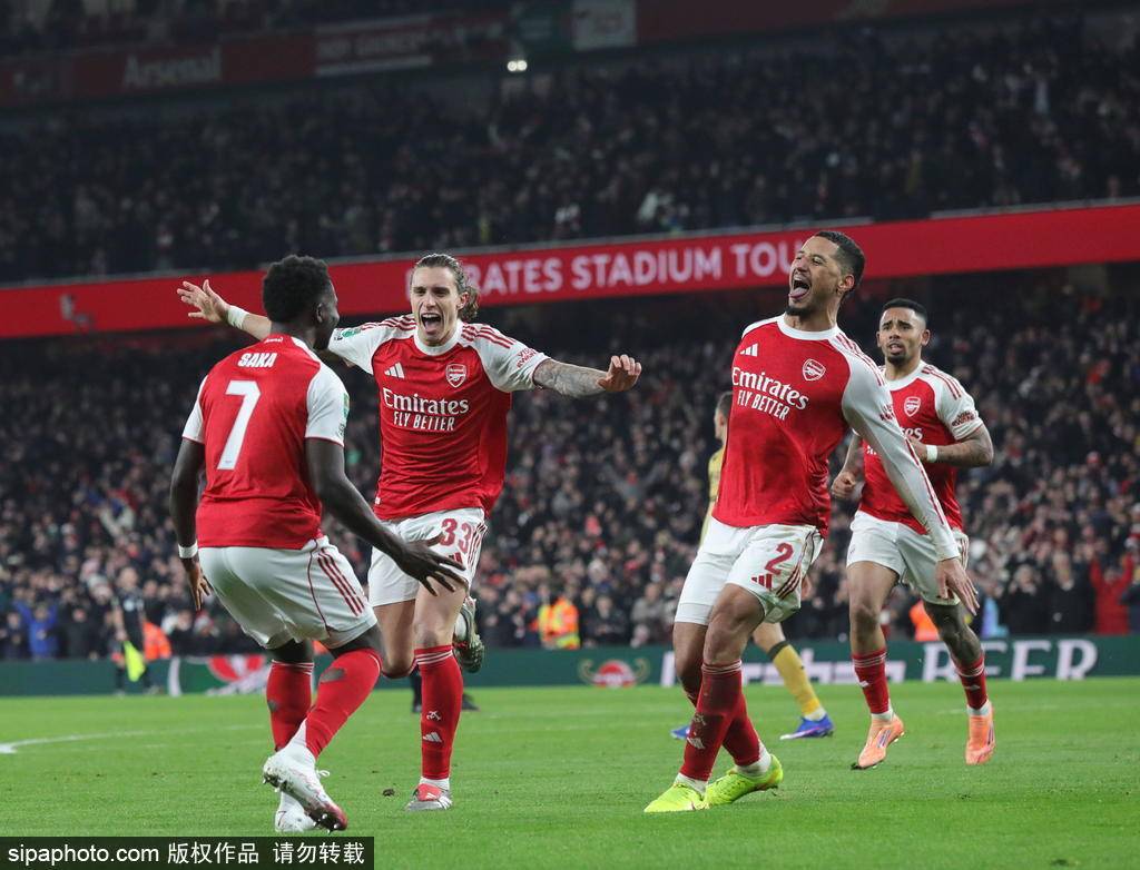 皇冠密码找回_观战台：曼联恶战纽卡+切尔西火拼维拉 曼城冲八连胜