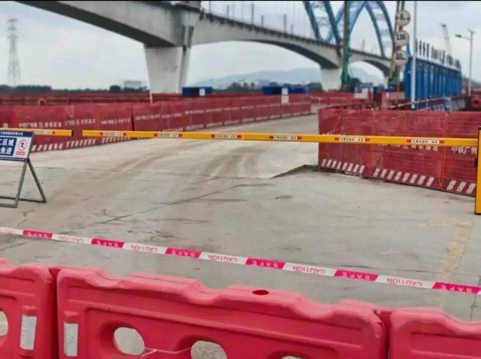 奥斯特桑斯vs卡马亚.
_汽车误入施工栈桥坠河一家5口遇难奥斯特桑斯vs卡马亚.
,死者老家村民发声:车主非常能吃苦,前几年才在广州买房