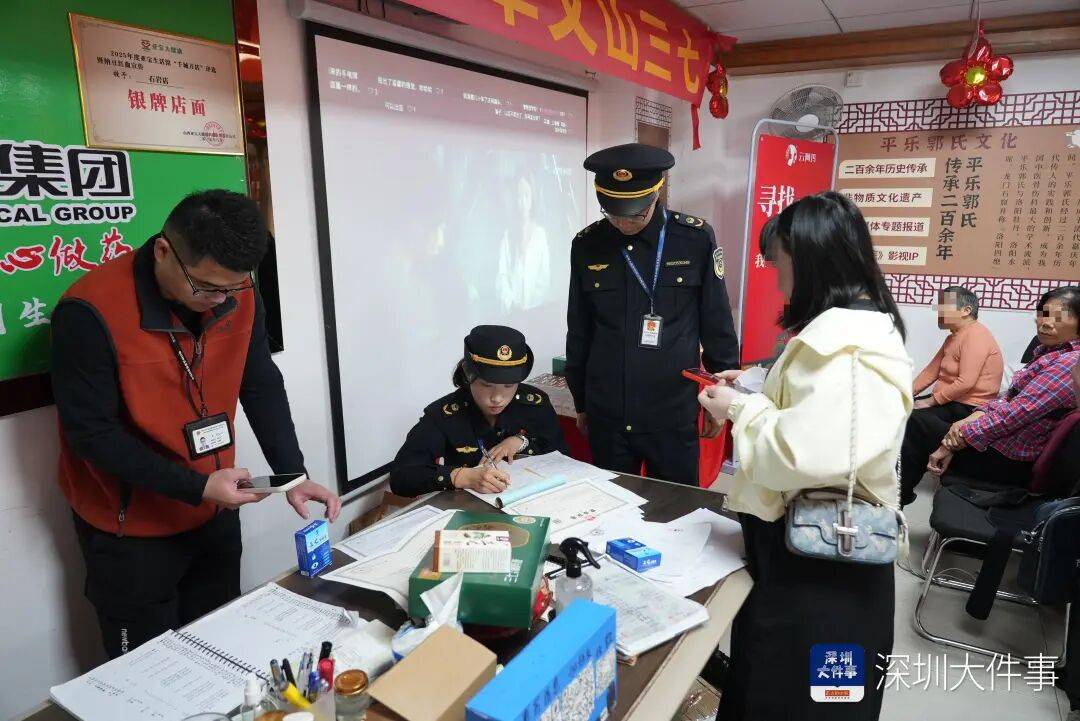 谢周三vs斯旺西_一进店就关门！深圳一店铺被举报欺诈老人！官方突击检查谢周三vs斯旺西，发现有人望风