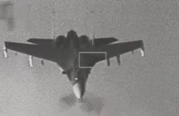 城之队vs皇家君主_对峙升级城之队vs皇家君主，台军公布F16V“锁定”歼16画面，距开火只剩一个按钮？