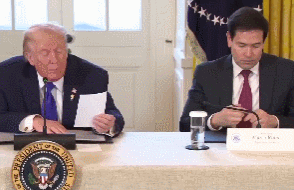 皇冠网址_特朗普直接把纸条内容念出来了皇冠网址，鲁比奥快“碎”了…