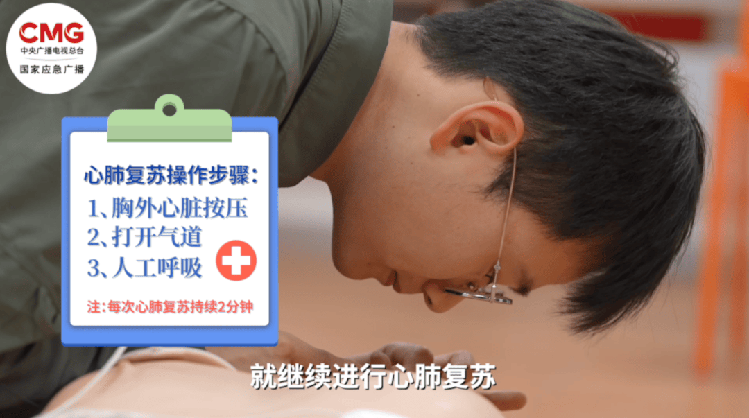 皇冠信用盘网址_山东一市民突发心梗皇冠信用盘网址，其家属砸窗取出陌生人车内AED用于急救；车主回应：砸就砸吧，人命比玻璃重要