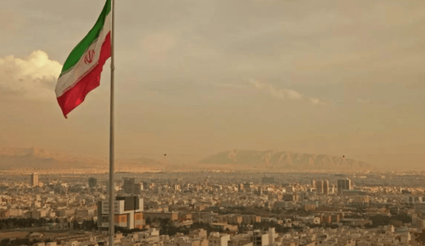 皇冠信用APP下载_事不对劲！伊朗总统骂完革命卫队总司令皇冠信用APP下载，美伊马上宣布停火14天？