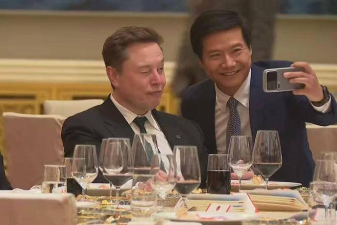 世界盃官網_马斯克彻底「爱上」中国！6岁儿子穿新中式亮相世界盃官網，网友直呼有排面