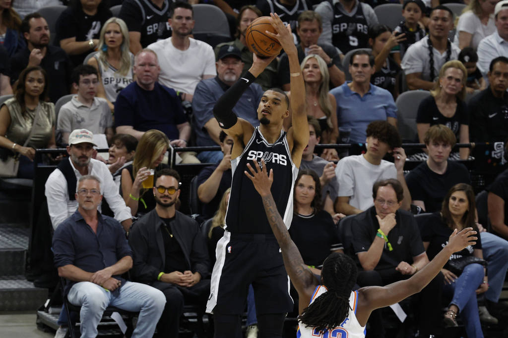 美国足球甲组联赛_NBA｜马刺再胜雷霆追平系列赛美国足球甲组联赛，一场定胜负的西决要来了