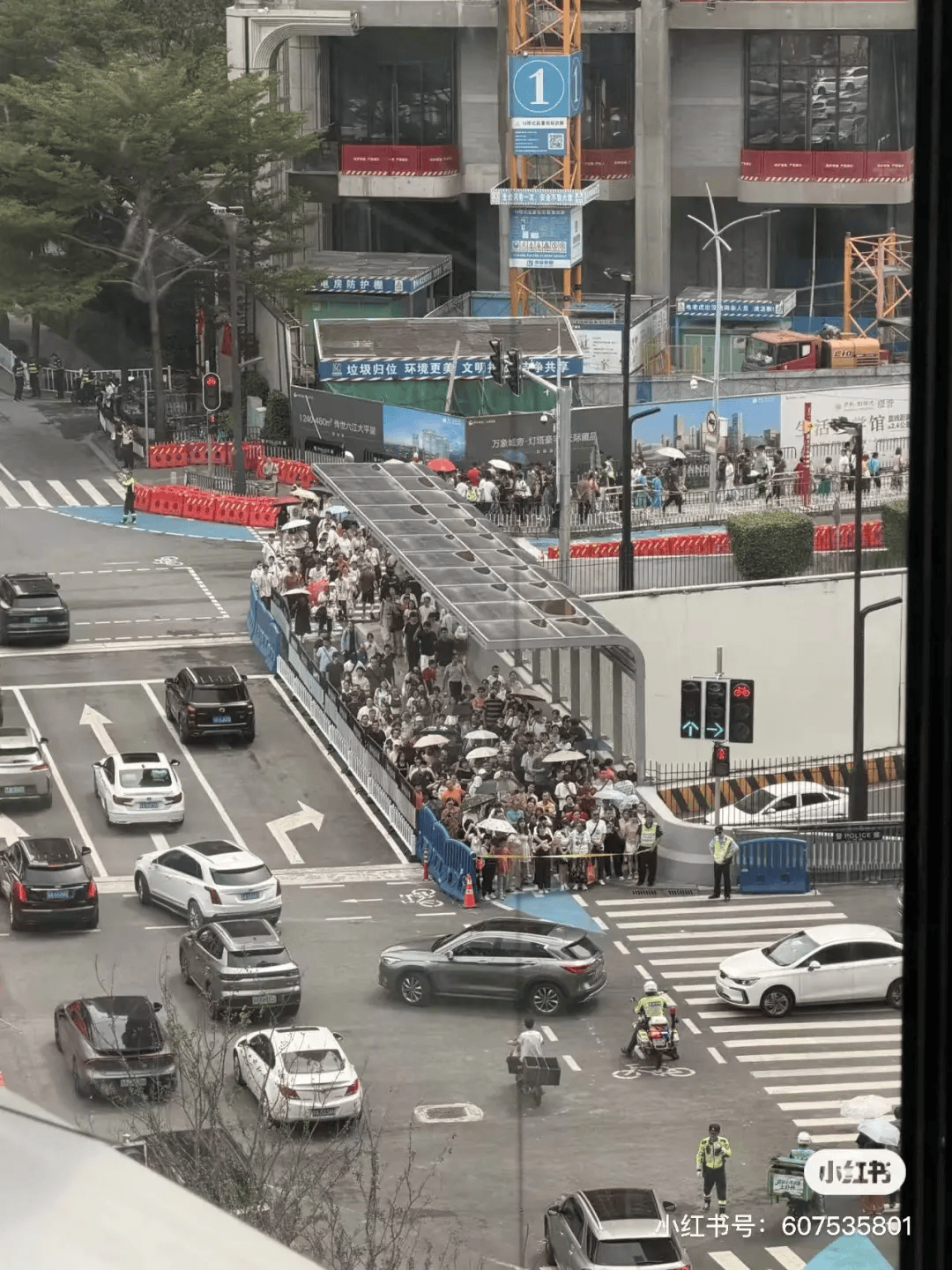 皇冠体育_“感觉这两天全世界都来了”！广州白鹅潭万象城通知：出于公众安全考量皇冠体育，取消10月1日至10月3日灯光秀活动，致以最诚挚歉意